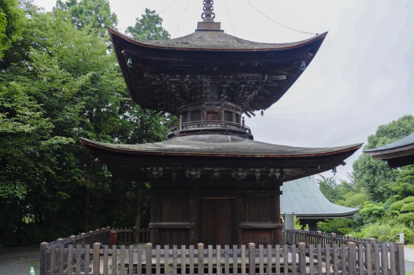 閼伽井坊塔婆