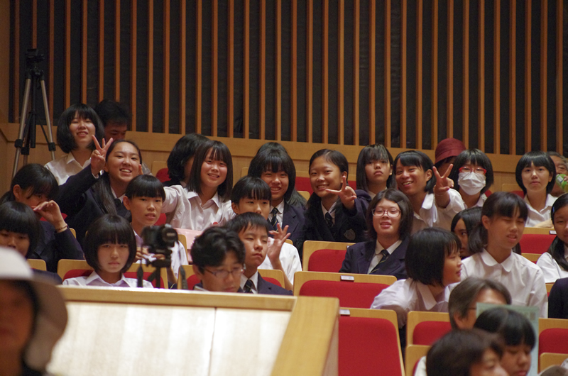 開演前、みんな楽しそうです